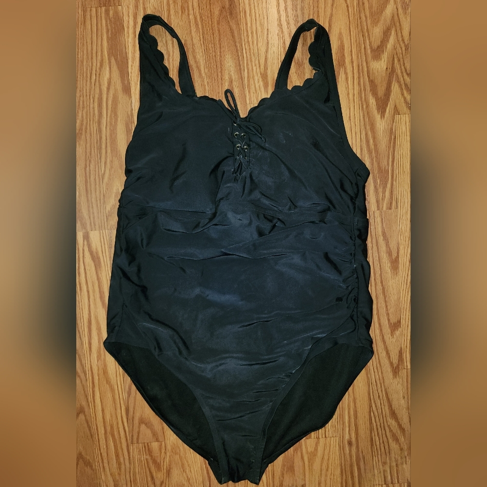 VGUC Kona Sol Women's Size 22 Black One Piece Swimsuit